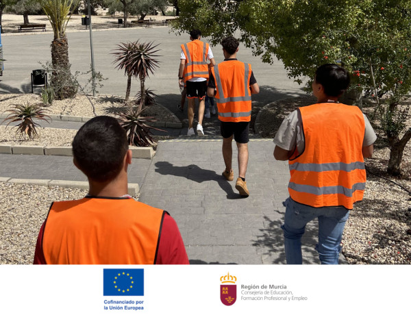 Menores atendidos en el centro educativo ‘Las Moreras’ de El Palmar visitan el Centro de Tratamiento de Residuos de Cañada Hermosa