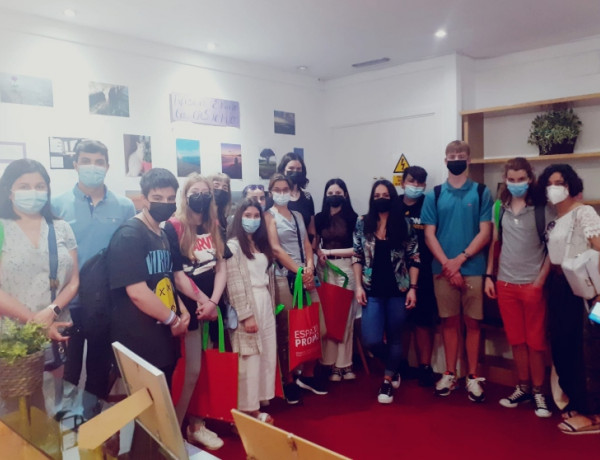 El Centro de Información y Atención Integral (CIAI) de Santander recibe la visita del alumnado del Ciclo Formativo Técnico Superior en Promoción de Igualdad de Género del IES María Telo. Fundación Diagrama. Cantabria 2022.