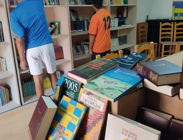 El centro ‘La Zarza’ de Abanilla (Murcia) recibe una donación de libros por parte de la biblioteca rural de Mahoya