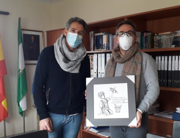 El centro de salud de Carmona (Sevilla) recibe una placa de agradecimiento por su labor durante la pandemia de parte del centro ‘Los Alcores’