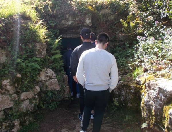 Los menores atendidos en el Centro Socioeducativo Juvenil de Cantabria visitan el Museo Nacional y Centro de Investigación de Altamira. Fundación Diagrama. Cantabria 2018. 