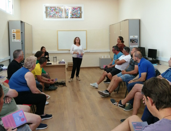 Personas atendidas en el centro de día ‘Heliotropos’ asisten a una charla del Equipo de Atención a la Violencia contra las Mujeres del Ayuntamiento de Murcia