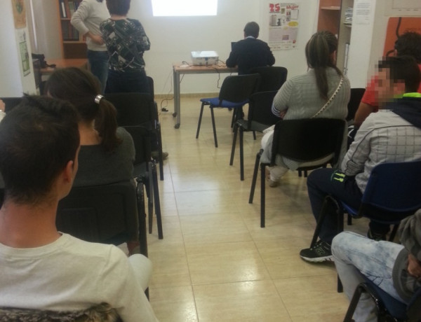 Jóvenes de los programas de inserción sociolaboral Labor e Impulso de Murcia asisten a una charla sobre motivación al voluntariado