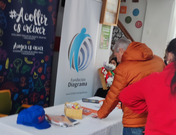 El equipo de Fundación Diagrama ofrece información sobre acogimiento familiar en la Feria de Sant Antoni de Muro de Alcoy