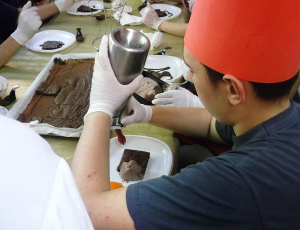 El centro ‘Campanar’ de Valencia organiza un taller de repostería con chocolate