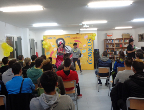 Correos Reparte Sonrisas y Payasos sin Fronteras en La Villa. Fundación Diagrama