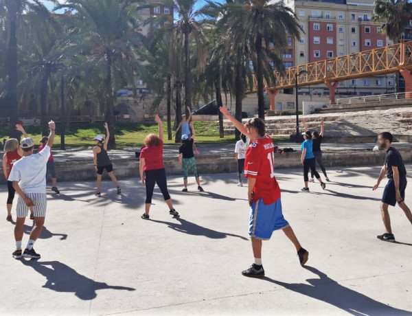El grupo de jóvenes y profesionales practica cubbá
