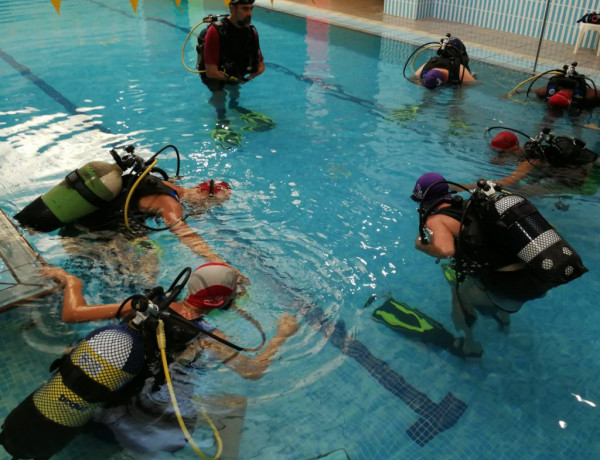 Jóvenes de los centros ‘Baix Maestrat’ y ‘Mas del Termet’ de la provincia de Castellón llevan a cabo un curso de iniciación al buceo. Fundación Diagrama. Comunidad Valenciana 2018. 