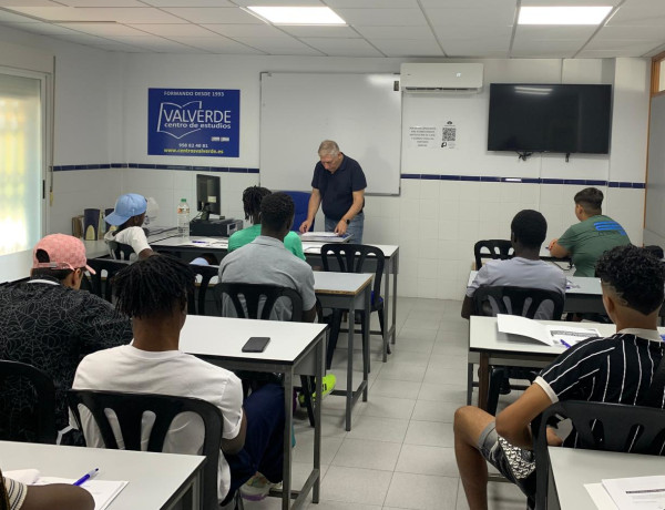 El formador del curso imparte los contenidos teóricos