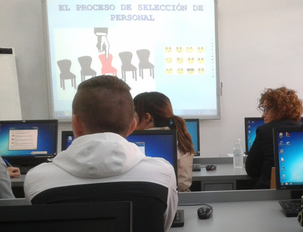 Menores del centro ‘La Villa’ de Villena (Alicante) participan en un curso para aprender a realizar su currículum y buscar trabajo