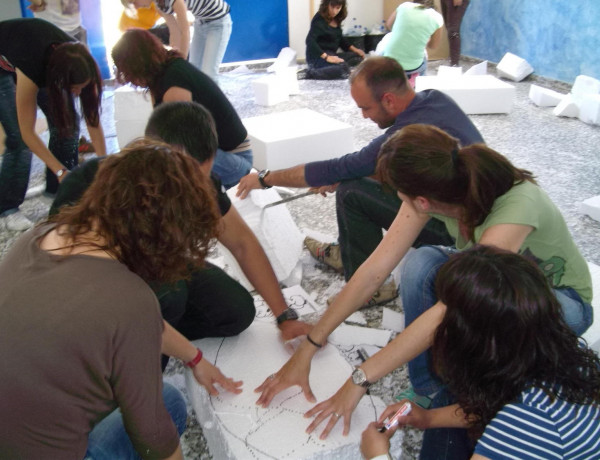 Fundación Diagrama organiza un Curso de Elaboración de ‘Ninots’ para que el equipo educativo forme en esta técnica a los menores del Centro Els Reiets de Alicante