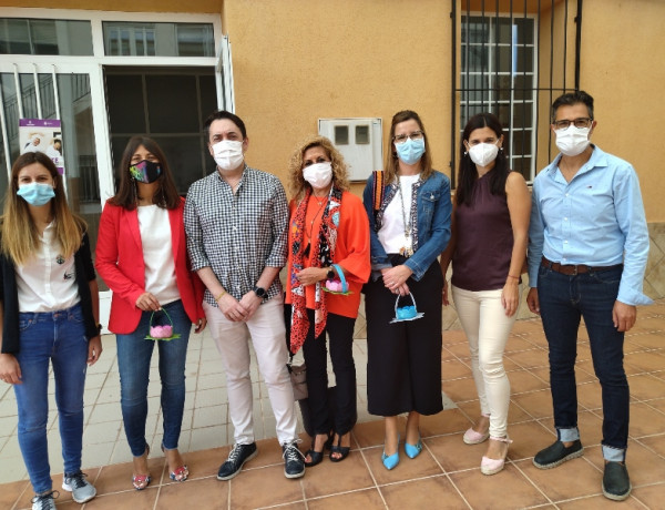 La delegada provincial de Bienestar Social y la jefa de servicio de Mayores de Albacete visitan la residencia ‘Nuestra Señora de Cortes’