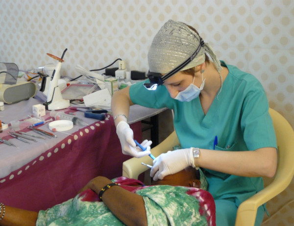 Fundación Diagrama y Dentistas Sin Fronteras atienden en Sandiara (Senegal) los problemas bucodentales de 1.200 personas, en colaboración con la asociación local Diante Bou Bess