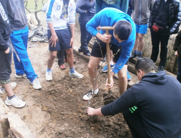 Los jóvenes del Centro Socioeducativo Juvenil de Cantabria celebran el Día del Árbol con diversas actividades medioambientales