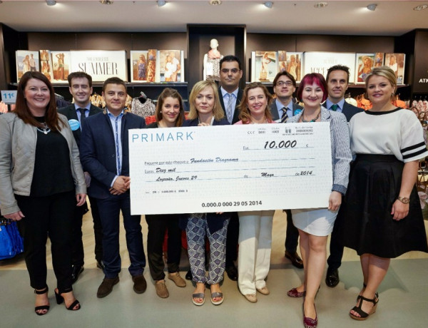 Primark entrega un donativo a Fundación Diagrama con motivo de la apertura de una tienda en Logroño