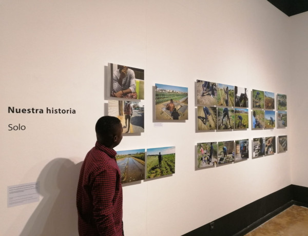 Dos jóvenes atendidos en el centro de acogida ‘Torrent III’ exponen sus obras fotográficas en una muestra celebrada en la Universidad de Valencia. Fundación Diagrama. Comunidad Valenciana 2019. 