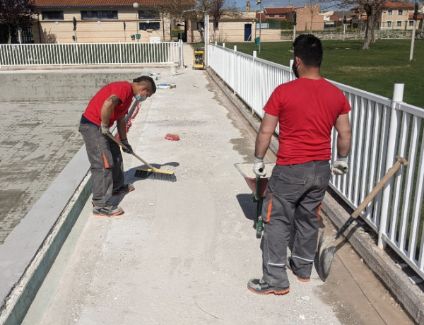 Dos jóvenes atendidos en el programa ‘Labor e-Job’ de La Rioja firman su primer contrato laboral con la empresa Construcciones Valentín Martínez