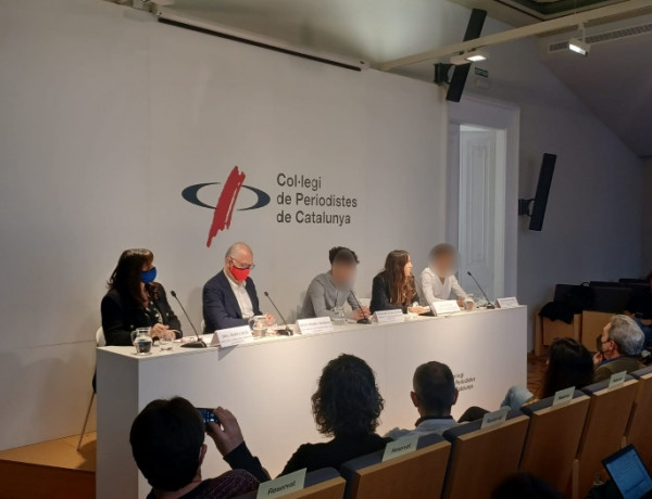 Dos jóvenes migrantes atendidos por Fundación Diagrama en Cataluña participan en un estudio sobre el tratamiento de este colectivo en los medios de comunicación.