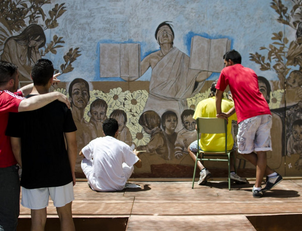 Los menores del centro ‘Pi Gros’ de Castellón muestran su apoyo a las víctimas de violencia de género a través de la pintura