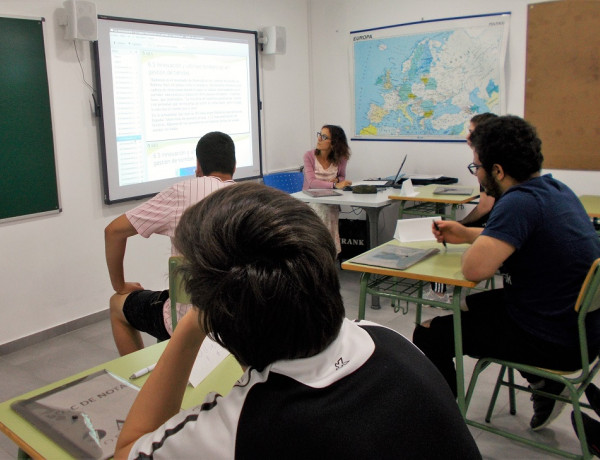 Jóvenes del centro ‘Montefiz’ de Ourense participan en un curso formativo para trabajar en estaciones de servicio