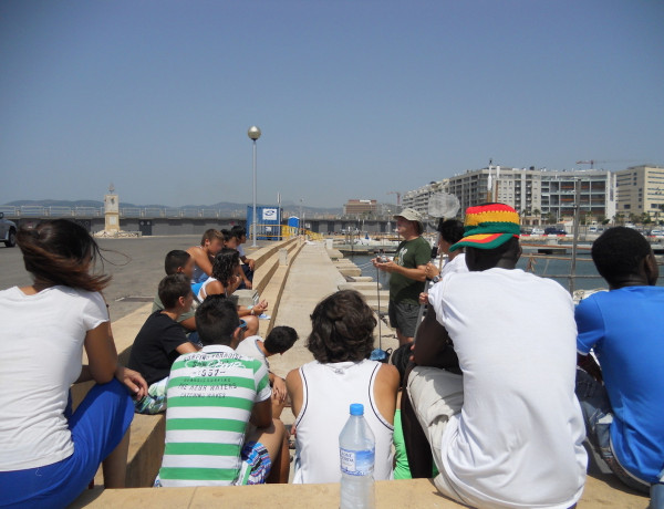 Jóvenes participantes de la Escuela de Verano de Fundación Diagrama en Baleares visitan el Aula del Mar en Palma de Mallorca