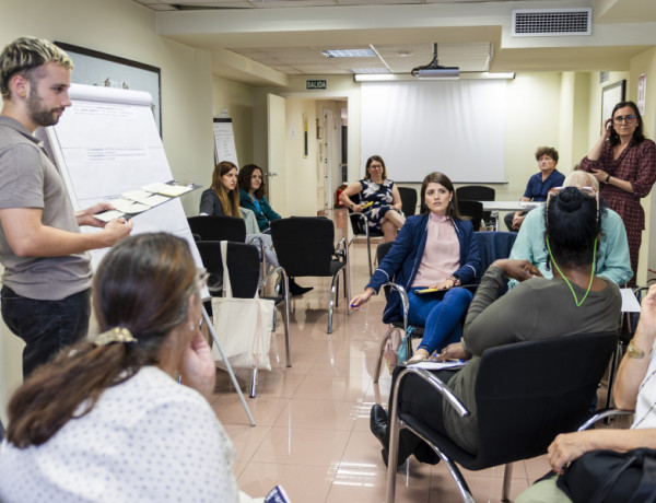 Encuesta a profesionales y personas voluntarias de organizaciones del Tercer Sector sobre envejecimiento activo en el ámbito rural