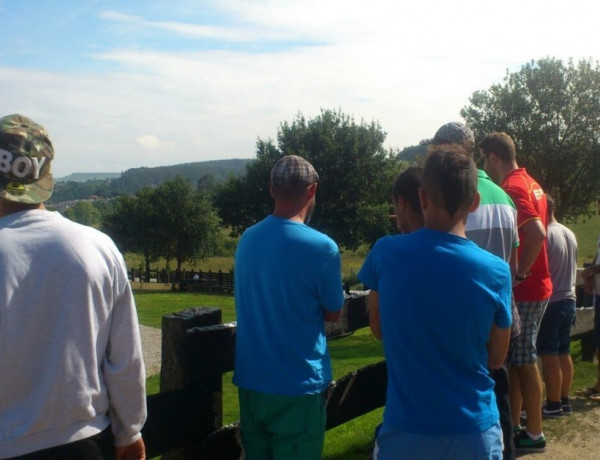 Menores del centro ‘El Acebo’ de Santander aprenden técnicas de cultivo ecológico en los Ecohuertos de Reocín