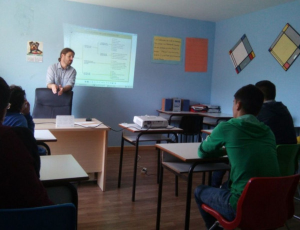 Jóvenes atendidos en el Centro de Día ‘Cantabria’ de Santander realizan un curso de educación vial