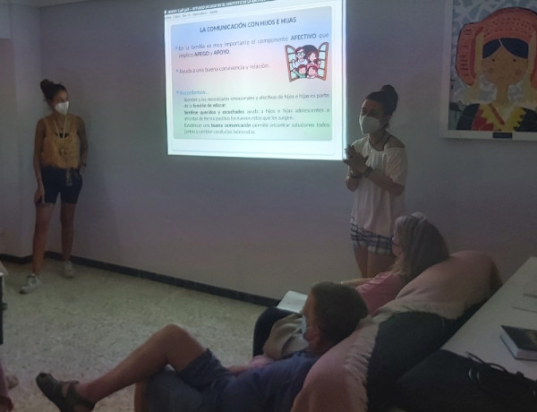 El equipo de profesionales de la residencia ‘El Palmeral’ de Elche (Alicante) pone en marcha la tercera sesión de la iniciativa Espacio Familiar 