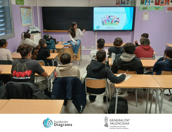 Sesión de Escuela de Familias en un IES