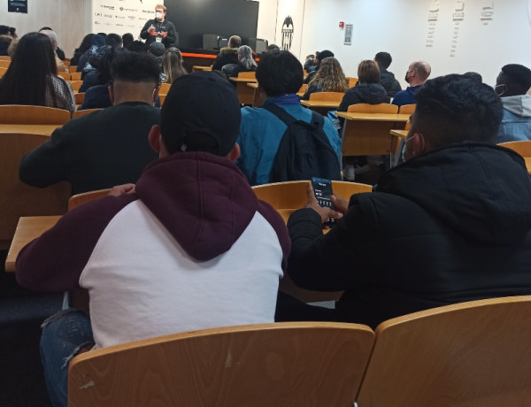 El estadio de Mestalla recibe la visita de las personas jóvenes atendidas en la residencia ‘Torrent I’ de Torrente (Valencia). Fundación Diagrama. Comunidad Valenciana 2022