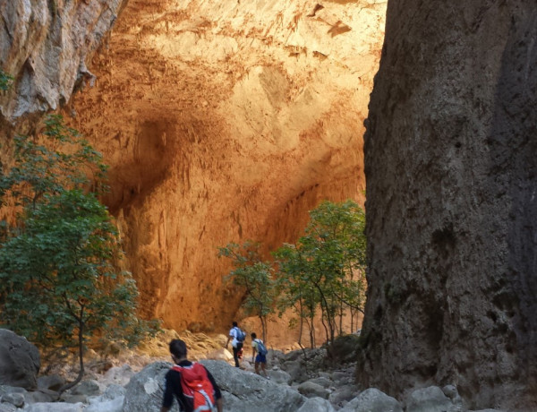 Los menores atendidos en el centro ‘Medina Azahara’ de Córdoba realizan una excursión al Parque Natural Sierra de Grazalema (Cádiz). Fundación Diagrama 2017. Andalucía. 