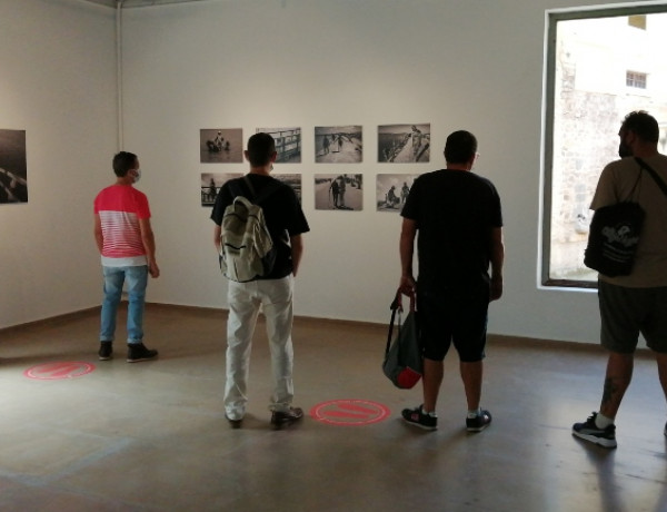 La exposición ‘Barronatio’ de José Luis Vidal Coy recibe la visita de las personas atendidas en el centro de día ‘Heliotropos’ de Murcia