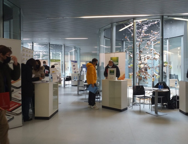 Jóvenes del Programa para el fomento de la empleabilidad y no discriminación asisten a la VI Feria de Empleo y Emprendimiento de Palencia