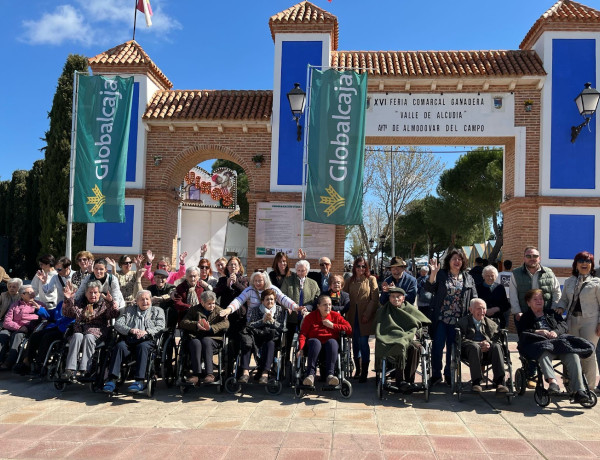 Personas mayores centro 'San Juan de Ávila' en Feria Comarcal Valle del Alcudia