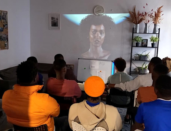 Proyección de Flor del Desierto en Els Gegants