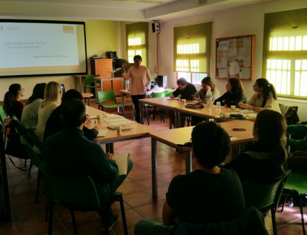 Profesionales del centro ‘La Cañada’ de Fernán Caballero (Ciudad Real) asisten a un curso sobre delincuencia juvenil con perspectiva de género