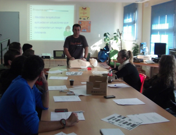 Los profesionales del centro ‘La Cañada’, en Fernán Caballero (Ciudad Real), amplían su formación en primeros auxilios