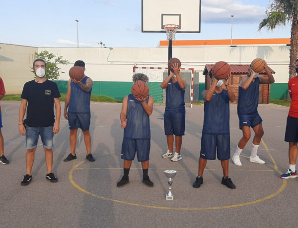 Avancem Junts, el equipo de baloncesto de la Residencia Socioeducativa ‘Pi Gros’, subcampeón de la liga local de Castellón