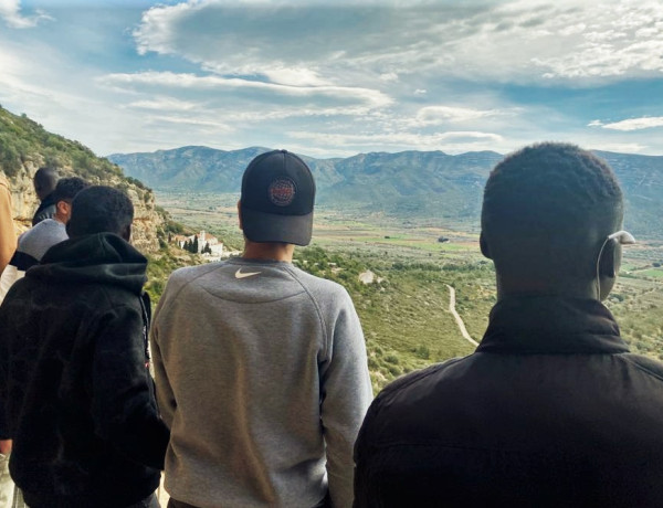 Varios de los jóvenes, durante su recorrido por la sierra