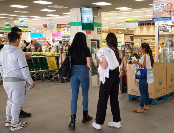 Chicas y chicos atendidos en el CEMMA ‘Inagua’ de Gran Canaria participan como voluntarios en una recogida solidaria de alimentos 