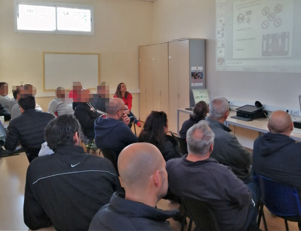 Charla sobre la adicción al tabaco en el centro de día 'Heliotropos'