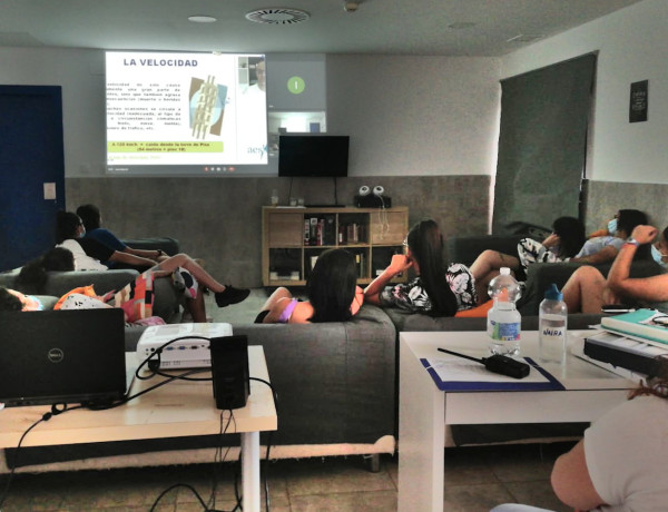 Menores del centro ‘Los Alcores’ de Carmona asisten a un taller de educación y seguridad vial impartido por la asociación Aesleme