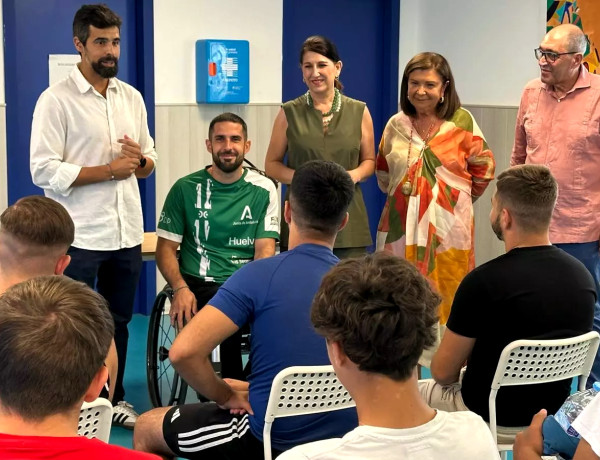 Francisco Motero, campeón nacional de Parabádminton, visita a los jóvenes del CIMI ‘Odiel’ dentro del programa ‘Badminton sin barreras’