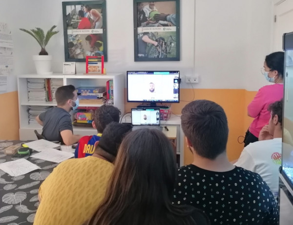 El futbolista David Timor realiza una charla telemática con personas jóvenes atendidas en centros de las provincias de Albacete y Valencia. Fundación Diagrama. Castilla-La Mancha. Comunidad Valenciana. Fundación Diagrama 2022.