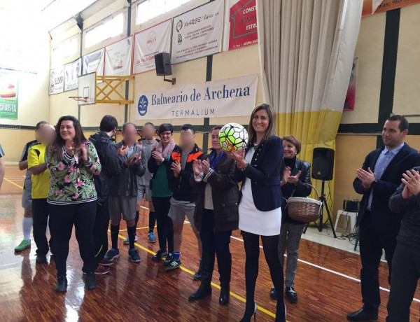 Usuarios del centro 'Nuevo Azahar' participan en la Liga de Fútbol Sala FEAFES. Fundación Diagrama. 