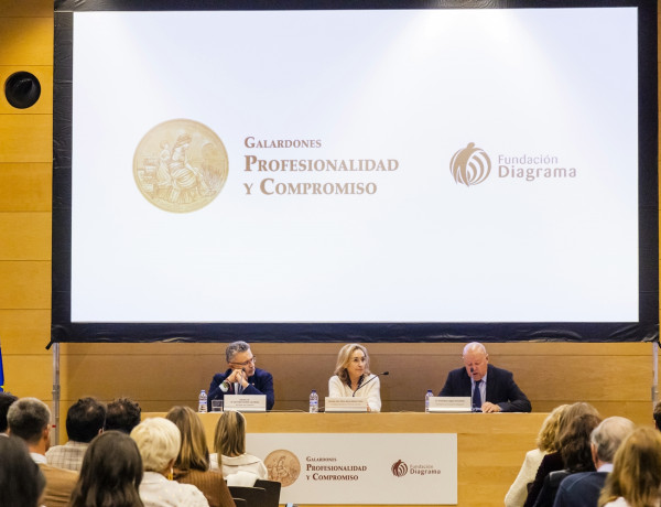Conrado Escobar, María Martín y Francisco Legaz, en la mesa presidencial del acto