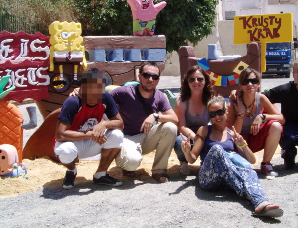 Menores del Centro Educativo ‘Els Reiets’, de Alicante, participan en la Falla Municipal de San Juan con un ‘ninot’ infantil
