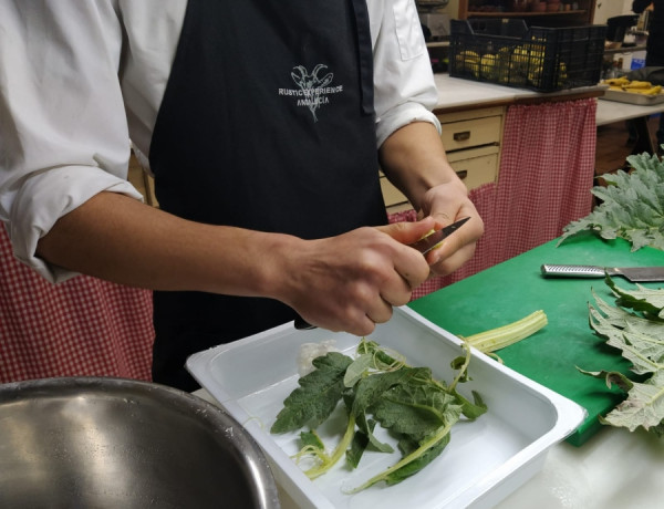 Un grupo de jóvenes atendidos en el Programa Labora de Málaga inician un curso profesional de cocina