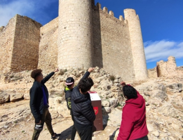 Un grupo de jóvenes del Hogar ‘Manuela Solís Clarás’ de Vinarós (Castellón) realiza una visita cultural a Alcalà de Xivert. Fundación Diagrama. Comunidad Valenciana 2022